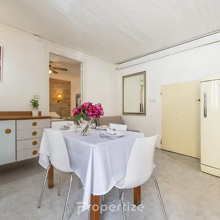 Apartment Cozy Sardinian By Propertize Cagliari